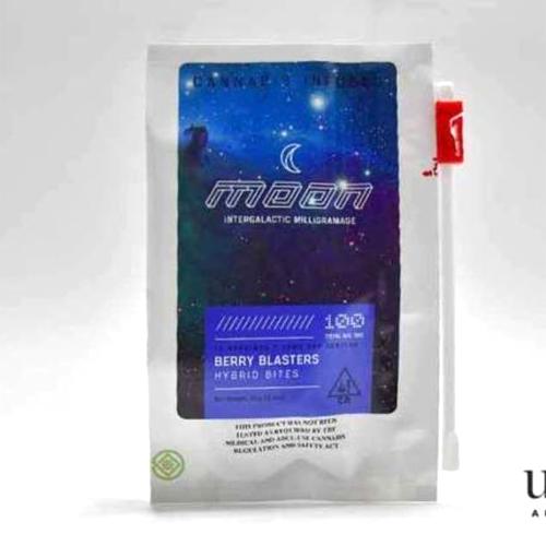 Berry Blasters Mini Moon Chocolate Bar — 100mg hybrid THC with real berries